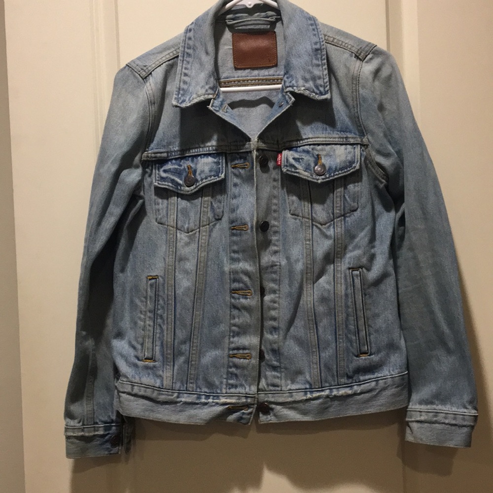 Levi’s womens distressed button up light stonewashed denim jean jacket size S